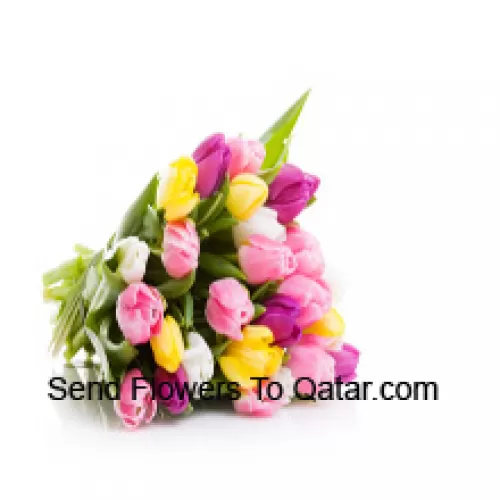 Un magnifique bouquet de tulipes colorées mélangées avec des remplissages saisonniers - Veuillez noter que en cas de non disponibilité de certaines fleurs saisonnières, celles-ci seront remplacées par d'autres fleurs de même valeur
